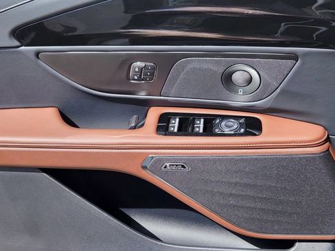 New 2026 Lincoln Nautilus Reserve w/ Jet Appearance Package image 9