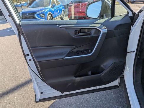 Used 2020 Toyota RAV4 LE image 11