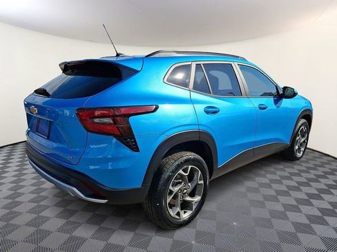 Certified 2025 Chevrolet Trax LT FWD image 6