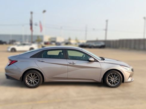 Used 2023 Hyundai Elantra SEL w/ Convenience Package FWD image 5