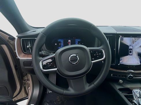 Used 2024 Volvo XC60 B5 Ultimate AWD/4WD image 8