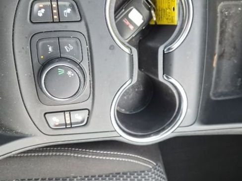 Used 2023 GMC Terrain SLE w/ Driver Convenience Package image 19