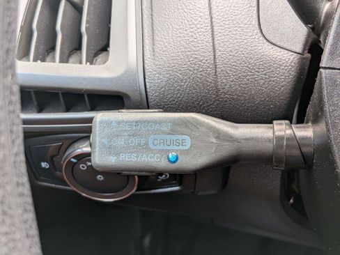 Used 2012 Ford Focus SE FWD image 22
