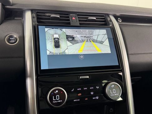 Used 2024 Land Rover Discovery S image 19