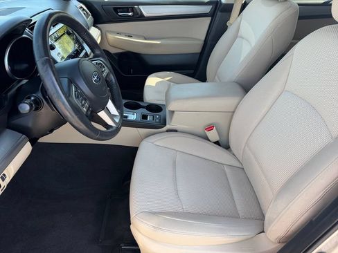 Used 2017 Subaru Outback 2.5i Premium AWD/4WD image 10