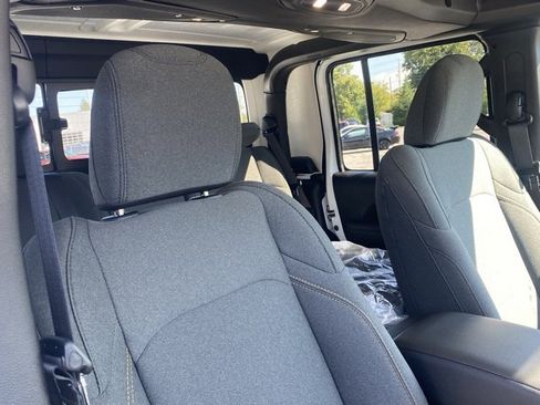 New 2025 Jeep Gladiator Willys image 29