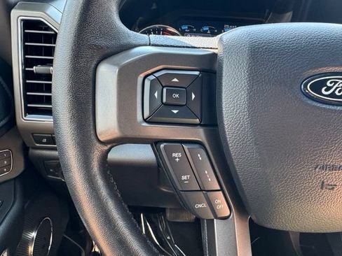 Used 2018 Ford Expedition XLT w/ Equipment Group 202A AWD/4WD image 31