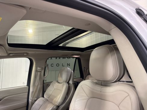 Used 2019 Lincoln Navigator Select w/ Cargo Package image 10