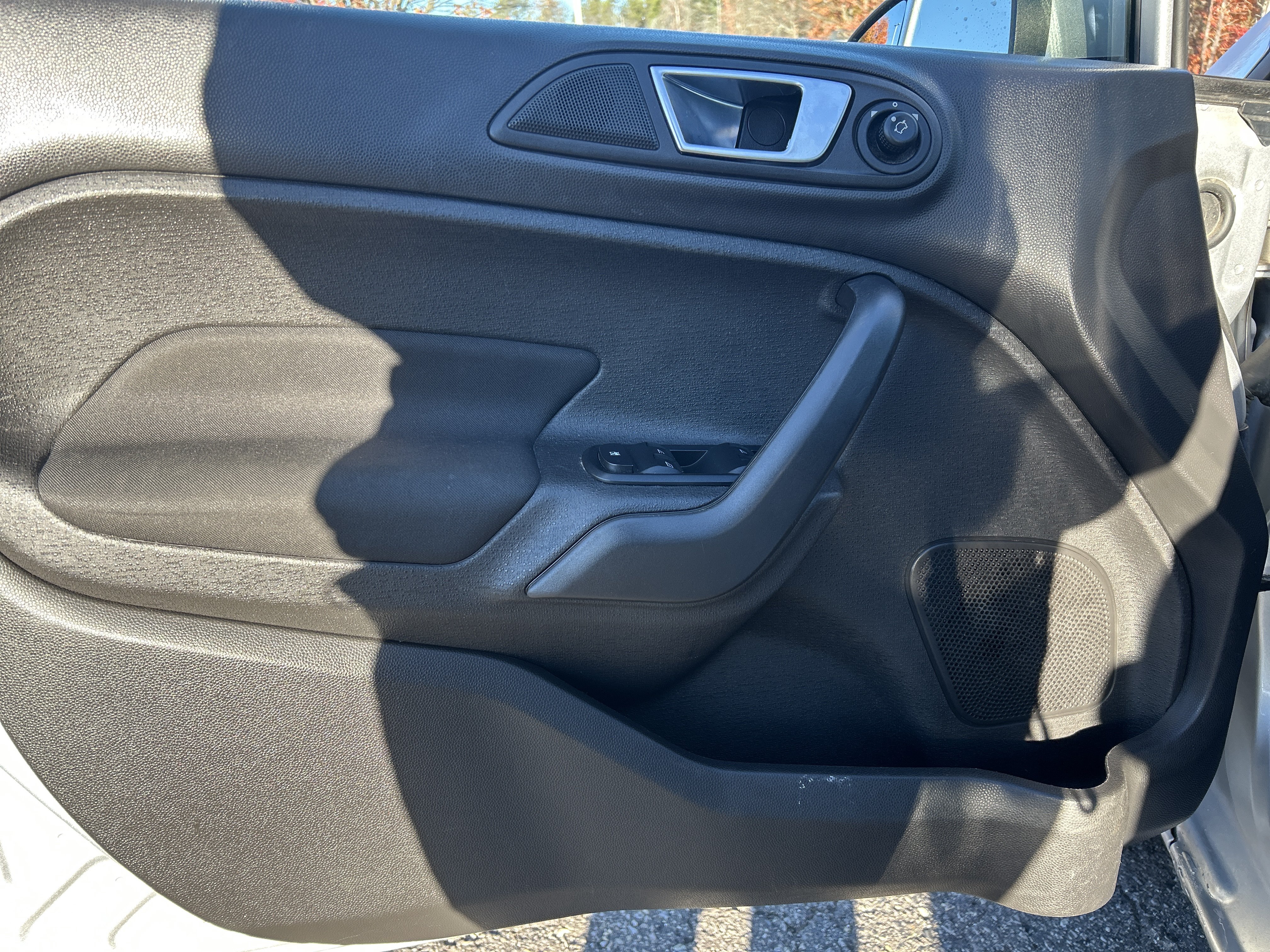 Used 2014 Ford Fiesta SE FWD image 9