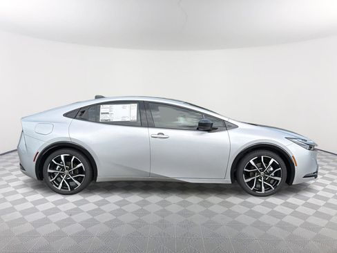New 2026 Toyota Prius Plug-In Hybrid FWD image 8