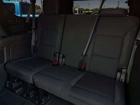 Used 2023 Chevrolet Suburban LS RWD image 9