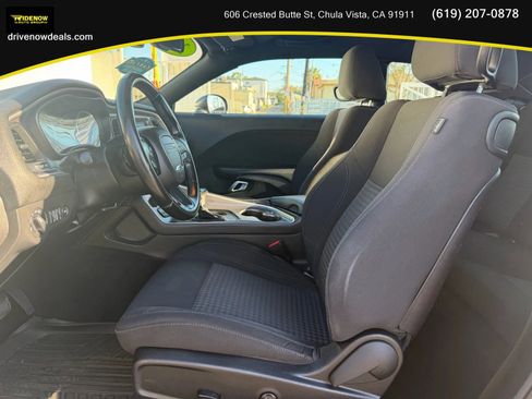 Used 2019 Dodge Challenger SXT RWD image 11
