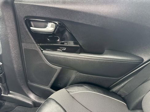 Used 2019 Kia Niro EX image 12