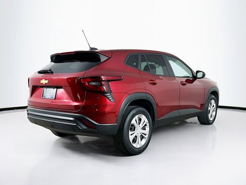 Used 2025 Chevrolet Trax LS image 9