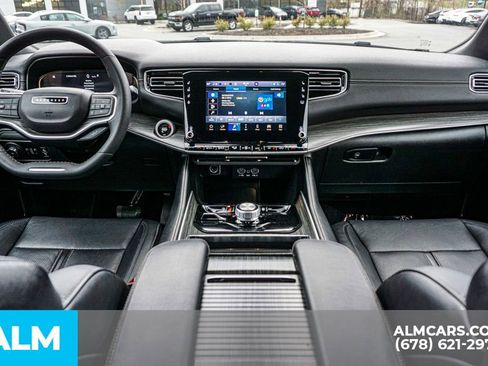 Used 2024 Jeep Wagoneer L Series II w/ Flexible Seating Group AWD/4WD image 28