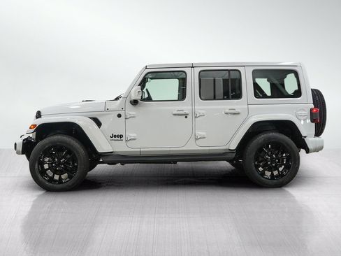 Used 2022 Jeep Wrangler Unlimited Sahara AWD/4WD image 2