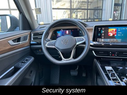 Used 2025 Volkswagen Atlas SE image 14