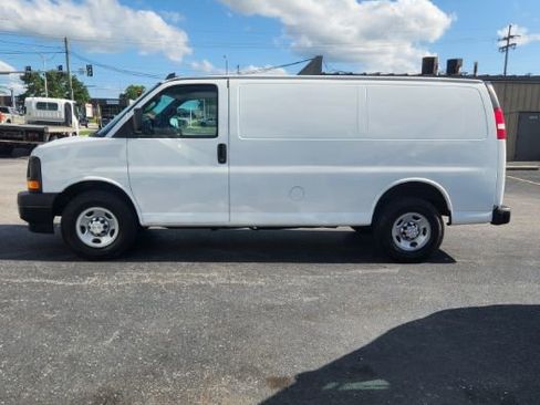 Used 2017 Chevrolet Express 2500 RWD image 1