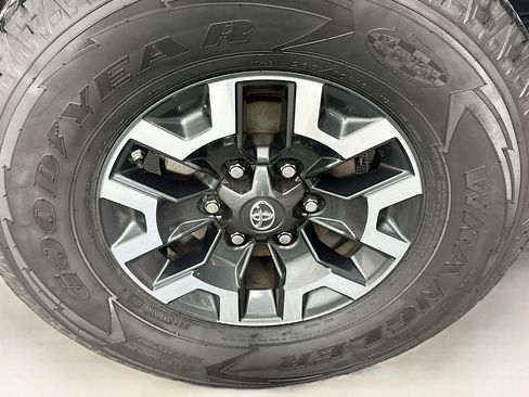 Used 2016 Toyota Tacoma TRD Off-Road image 11