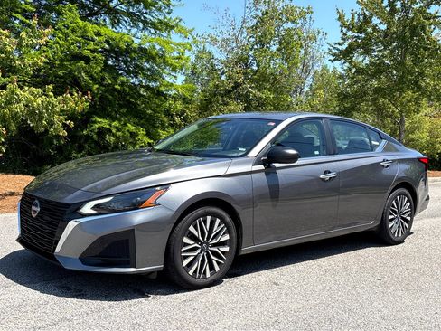 Certified 2025 Nissan Altima 2.5 SV FWD image 3