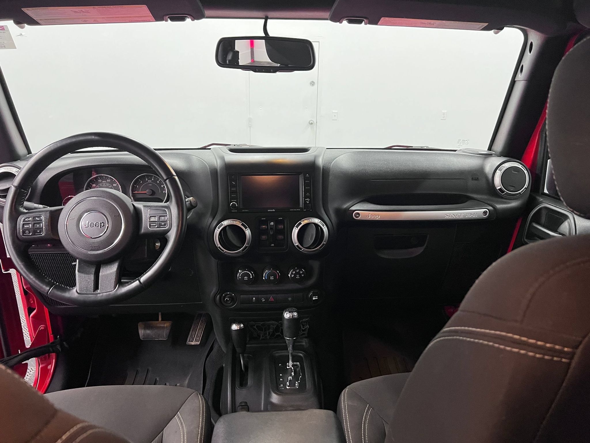 Used 2017 Jeep Wrangler Unlimited Rubicon w/ Connectivity Group AWD/4WD image 12