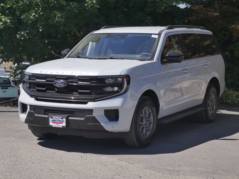 Certified 2025 Ford Expedition Active AWD/4WD image 2