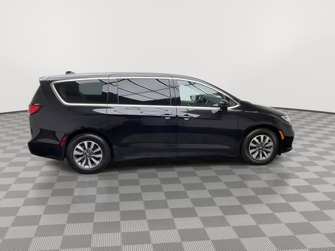 Used 2023 Chrysler Pacifica Touring-L FWD image 39