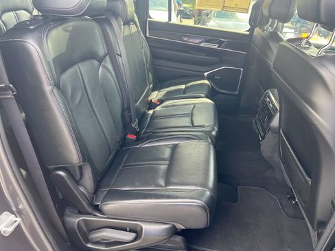 Used 2022 Jeep Wagoneer Series II AWD/4WD image 24