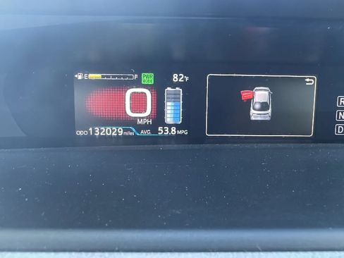 Used 2017 Toyota Prius Four w/ Advanced Technology Package FWD image 34