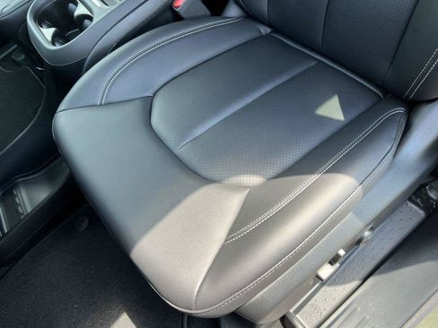 New 2027 Chrysler Pacifica Select FWD image 10
