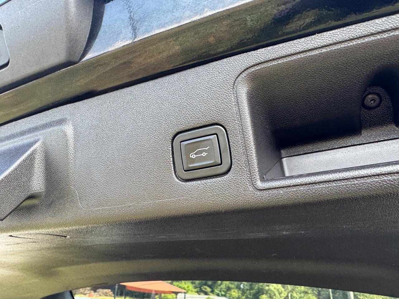Used 2024 GMC Terrain SLT FWD image 15