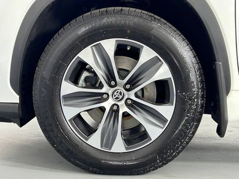 Used 2021 Toyota Highlander XLE AWD/4WD image 41
