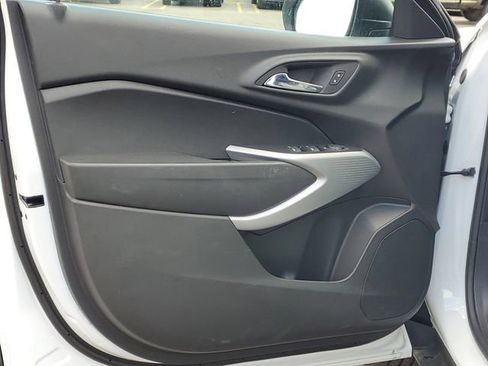 Used 2024 Chevrolet Trax LS FWD image 8