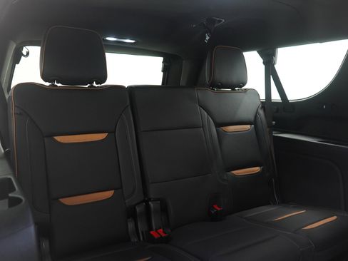 Used 2024 GMC Yukon XL AT4 w/ Technology Package image 11