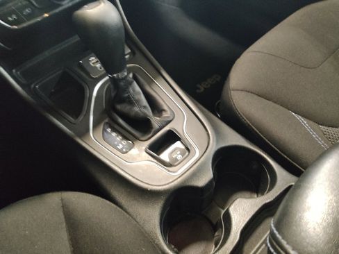 Used 2019 Jeep Cherokee Latitude w/ Popular Appearance Group FWD image 26