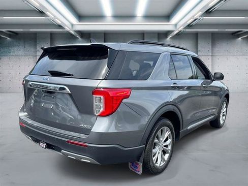 Used 2023 Ford Explorer XLT w/ Equipment Group 202A AWD/4WD image 4