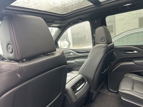 Used 2023 Cadillac Escalade ESV Sport image 8