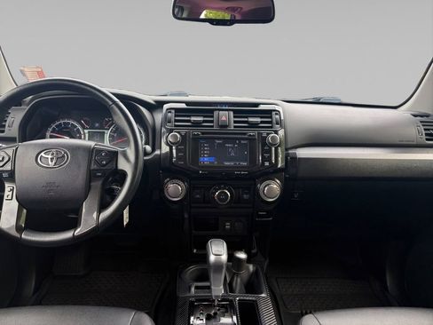 Used 2018 Toyota 4Runner TRD Off-Road Premium AWD/4WD image 10