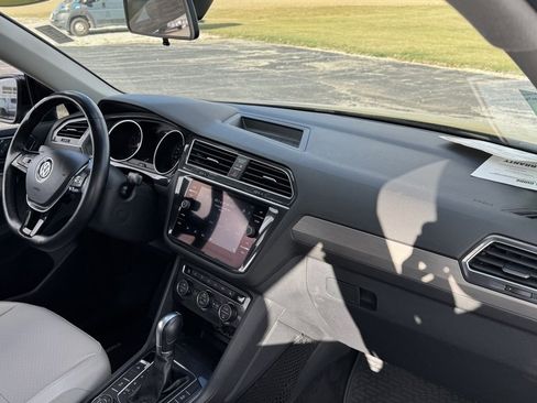 Used 2018 Volkswagen Tiguan SE image 33