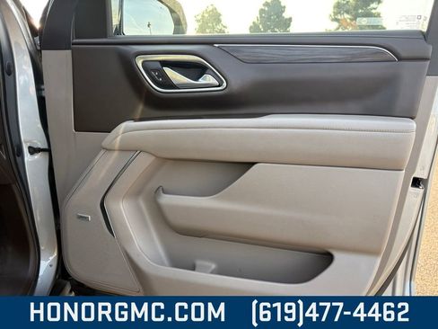 Used 2023 GMC Yukon SLT w/ SLT Premium Package image 23