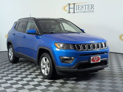 Used 2018 Jeep Compass Latitude w/ Popular Equipment Group AWD/4WD image 2