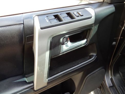 Used 2018 Toyota 4Runner SR5 AWD/4WD image 22