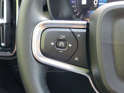 Certified 2025 Volvo XC40 B5 Core image 21