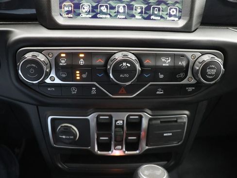 Used 2023 Jeep Wrangler Sport image 21