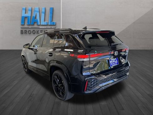 New 2025 Volkswagen Tiguan SE R-Line image 3