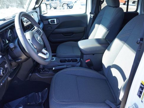 Certified 2025 Jeep Wrangler Unlimited Sahara w/ Safety Group image 16