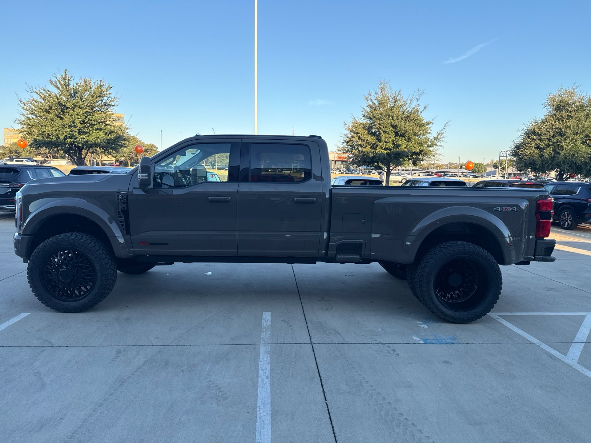 Used 2027 Ford F450 Lariat AWD/4WD image 3