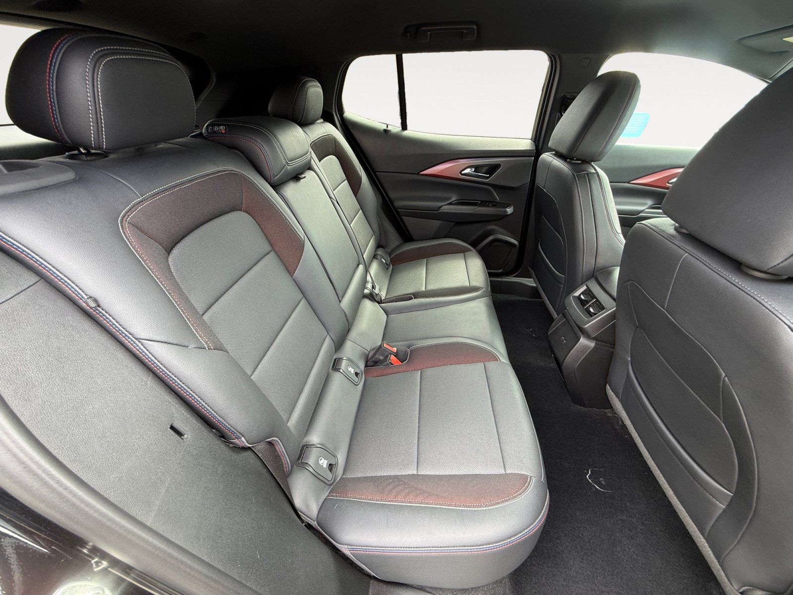 Used 2024 Chevrolet Equinox EV RS FWD image 18