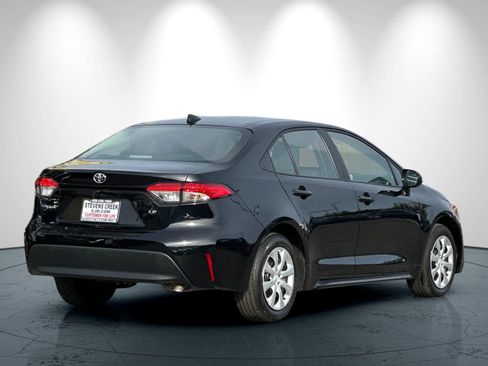 Used 2025 Toyota Corolla LE image 4