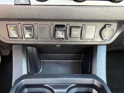 Used 2022 Toyota Tacoma SR5 w/ Technology Package RWD image 34